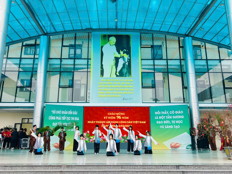 Trường THCS Linh Đàm tổ chức chuỗi hoạt động chào mừng kỷ niệm 96 năm ngày thành lập Đảng Cộng Sản Việt Nam
- Ảnh 5.
