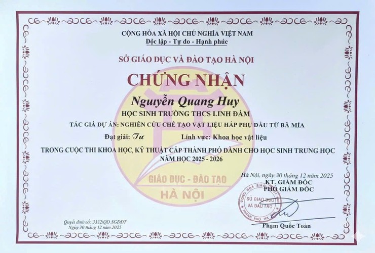 Trường THCS Linh Đàm bước lên bục vinh danh tại cuộc thi Khoa học kĩ thuật cấp Thành phố với dự án: Nghiên cứu chế tạo vật liệu hấp phụ dầu từ bã mía- Ảnh 5.