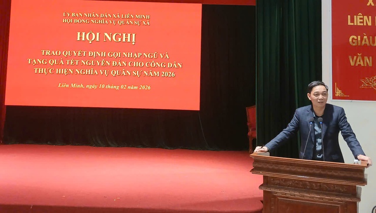 Giao quyết định gọi nhập ngũ năm 2026 và tặng quà Tết nguyên đán cho công dân thực hiện nghĩa vụ quân sự 2026- Ảnh 3.