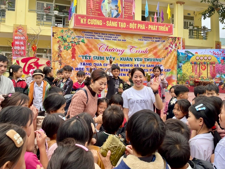 Trường THCS Hoàng Liệt tham gia chương trình Tết sum vầy - Xuân yêu thương Xuân Bính Ngọ 2026 tại trường phổ thông dân tôc bán trú TH&THCS Pu Sam Cáp (xã Pu Sam Cáp, tỉnh Lai Châu)- Ảnh 6.