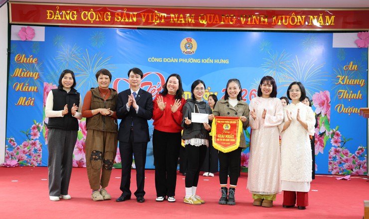 Công đoàn phường Kiến Hưng rộn ràng “Tết Sum vầy - Xuân Bính Ngọ 2026”- Ảnh 7.