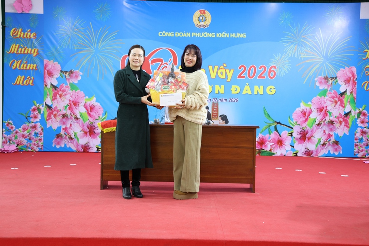 Công đoàn phường Kiến Hưng rộn ràng “Tết Sum vầy - Xuân Bính Ngọ 2026”- Ảnh 8.