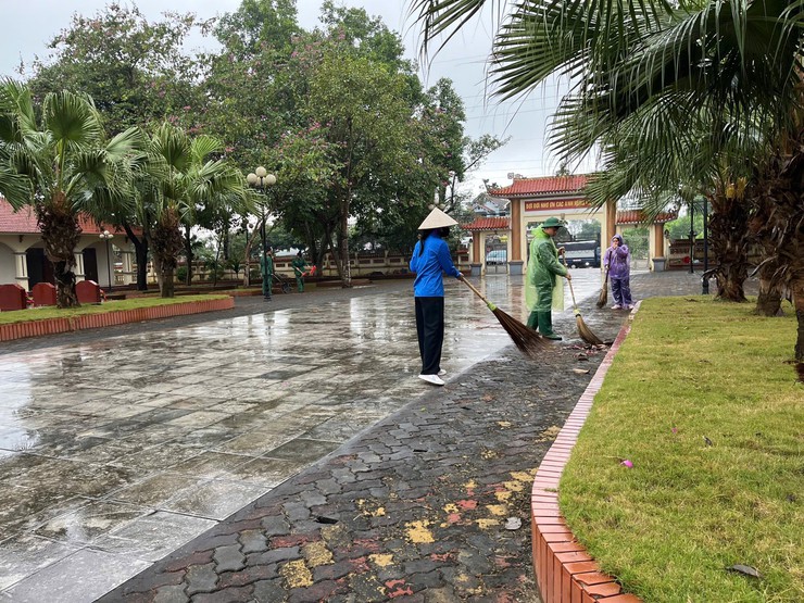 HOẠT ĐỘNG RA QUÂN VỆ SINH MÔI TRƯỜNG TẠI CÁC NGHĨA TRANG, BIA TƯỞNG NIỆM TRÊN ĐỊA BÀN XÃ BA VÌ- Ảnh 1.