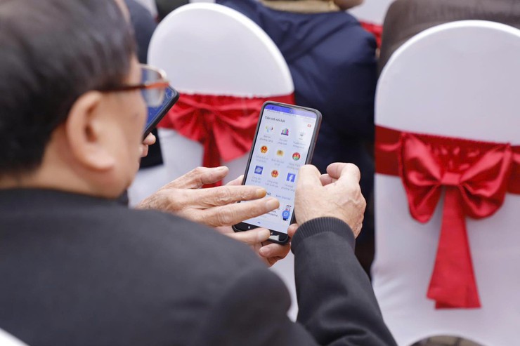 UBND phường Láng tổ chức khai trương ứng dụng zalo phường Láng thông minh (AI) - Ảnh 3.