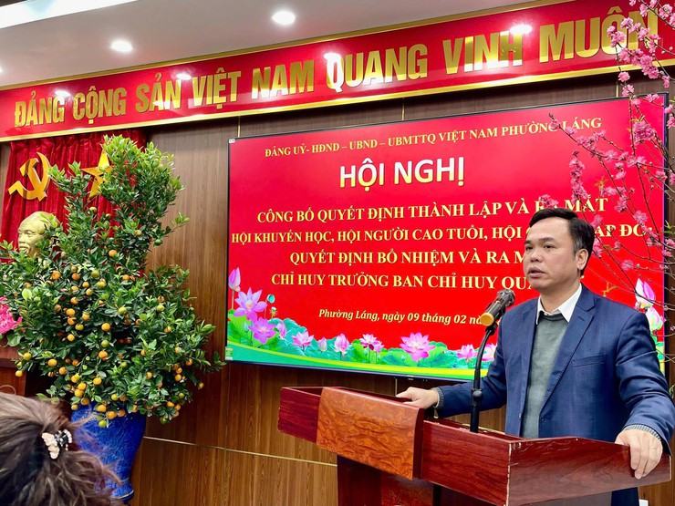 PHƯỜNG LÁNG TỔ CHỨC LỄ CÔNG BỐ QUYẾT ĐỊNH THÀNH LẬP CÁC HỘI VÀ TRAO QUYẾT ĐỊNH BỔ NHIỆM CHỈ HUY TRƯỞNG BAN CHỈ HUY QUÂN SỰ PHƯỜNG- Ảnh 2.