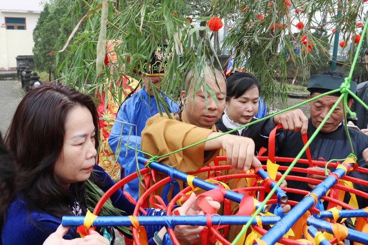 Dựng cây nêu đón Tết ở Quốc Oai: Gửi gắm khát vọng bình an, giữ gìn hồn cốt truyền thống Việt- Ảnh 5.