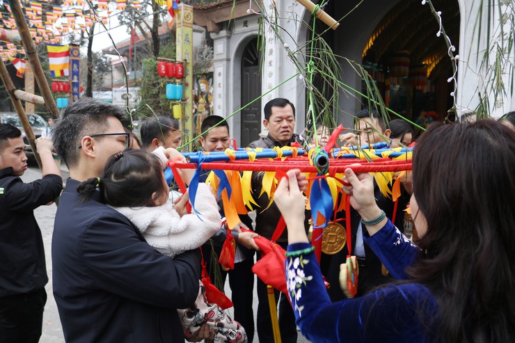 Dựng cây nêu đón Tết ở Quốc Oai: Gửi gắm khát vọng bình an, giữ gìn hồn cốt truyền thống Việt- Ảnh 12.