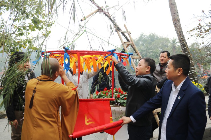 Dựng cây nêu đón Tết ở Quốc Oai: Gửi gắm khát vọng bình an, giữ gìn hồn cốt truyền thống Việt- Ảnh 11.