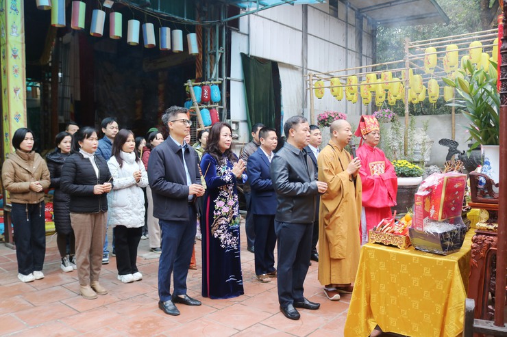 Dựng cây nêu đón Tết ở Quốc Oai: Gửi gắm khát vọng bình an, giữ gìn hồn cốt truyền thống Việt- Ảnh 1.