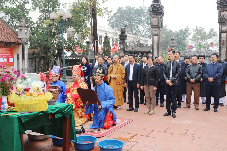 Dựng cây nêu đón Tết ở Quốc Oai: Gửi gắm khát vọng bình an, giữ gìn hồn cốt truyền thống Việt- Ảnh 2.