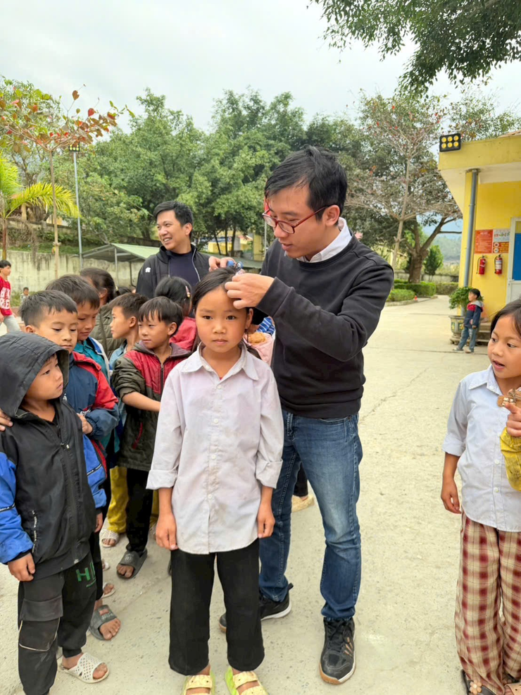 Trường THCS Hoàng Liệt tham gia chương trình Tết sum vầy - Xuân yêu thương Xuân Bính Ngọ 2026 tại trường phổ thông dân tôc bán trú TH&THCS Pu Sam Cáp (xã Pu Sam Cáp, tỉnh Lai Châu)- Ảnh 7.