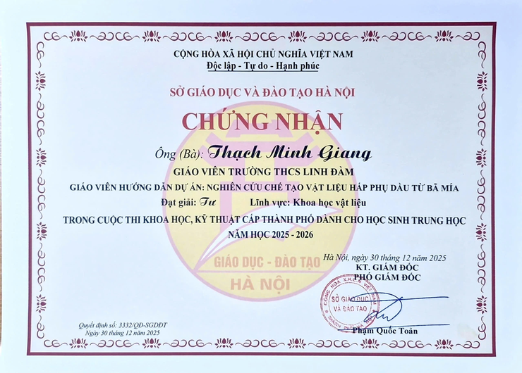 Trường THCS Linh Đàm bước lên bục vinh danh tại cuộc thi Khoa học kĩ thuật cấp Thành phố với dự án: Nghiên cứu chế tạo vật liệu hấp phụ dầu từ bã mía- Ảnh 7.