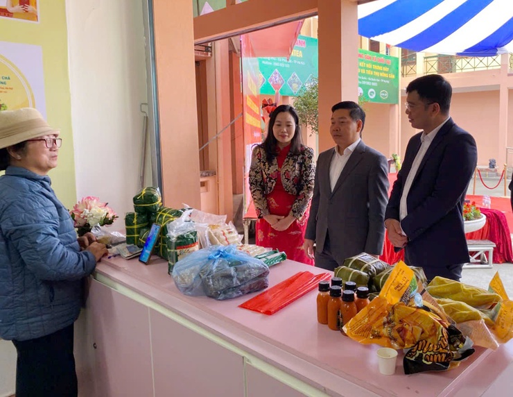 Quốc Oai khai trương Trung tâm thiết kế sáng tạo OCOP – Đưa tinh hoa làng nghề gắn kết du lịch bền vững- Ảnh 9.