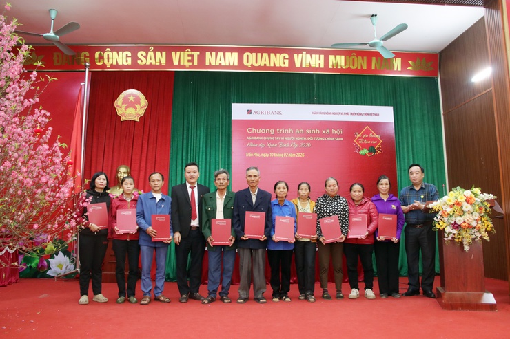 Ủy ban MTTQ Việt Nam xã Trần Phú phối hợp với Ngân hàng Agribank – Chi nhánh Chương Mỹ và Quỹ tín dụng nhân dân Hữu Văn tổ chức chương trình An sinh xã hội- Ảnh 2.