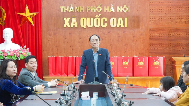 ĐẠI TÁ LÊ NHẬT THÀNH TRAO TẶNG QUÀ TẾT BÍNH NGỌ 2026 CHO CÁC HỘ GIA ĐÌNH CÓ HOÀN CẢNH KHÓ KHĂN TẠI XÃ QUỐC OAI- Ảnh 4.