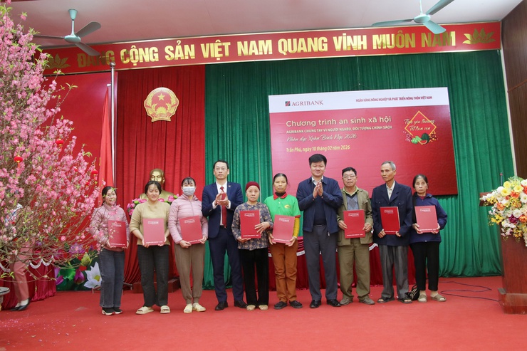Ủy ban MTTQ Việt Nam xã Trần Phú phối hợp với Ngân hàng Agribank – Chi nhánh Chương Mỹ và Quỹ tín dụng nhân dân Hữu Văn tổ chức chương trình An sinh xã hội- Ảnh 3.