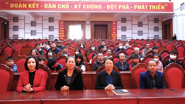 XÃ QUANG MINH TỔ CHỨC GẶP MẶT, TRAO QUÀ CHO TRẺ EM CÓ HOÀN CẢNH KHÓ KHĂN NHÂN DỊP TẾT NGUYÊN ĐÁN BÍNH NGỌ 2026- Ảnh 1.