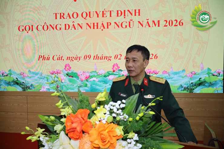 Phú Cát: Trao quyết định gọi công dân nhập ngũ năm 2026- Ảnh 6.