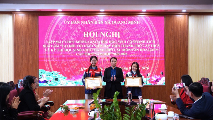 LAN TỎA NIỀM TỰ HÀO – TIẾP LỬA ĐAM MÊ
XÃ QUANG MINH GẶP MẶT, BIỂU DƯƠNG GIÁO VIÊN DẠY GIỎI VÀ HỌC SINH GIỎI CẤP THÀNH PHỐ
 NĂM HỌC 2025–2026
- Ảnh 4.