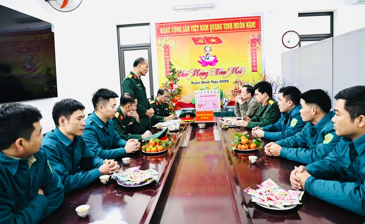 ĐOÀN CÔNG TÁC BỘ TƯ LỆNH THỦ ĐÔ HÀ NỘI THĂM, CHÚC TẾT BAN CHỈ HUY QUÂN SỰ XÃ HOÀ XÁ- Ảnh 4.
