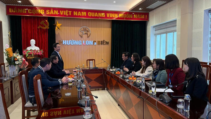 Giáo xứ Tử Đình thăm, chúc Tết UBND phường Long Biên nhân dịp Xuân Bính Ngọ 2026- Ảnh 2.