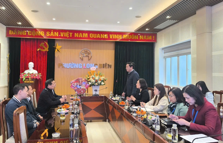 Giáo xứ Tử Đình thăm, chúc Tết UBND phường Long Biên nhân dịp Xuân Bính Ngọ 2026- Ảnh 3.
