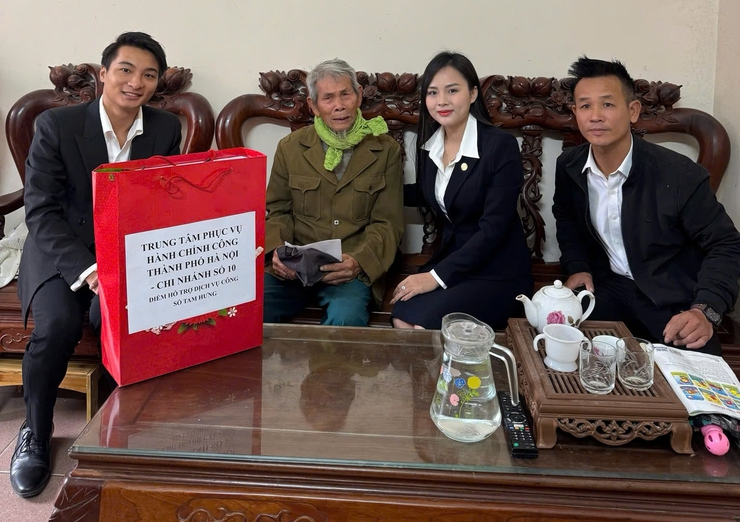 Lan tỏa hơi ấm đầu xuân từ mô hình hành chính công xung kích tri ân người có công và nâng đỡ người yếu thế- Ảnh 2.