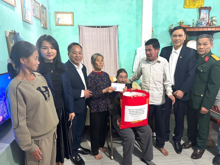 Lan tỏa hơi ấm đầu xuân từ mô hình hành chính công xung kích tri ân người có công và nâng đỡ người yếu thế- Ảnh 4.