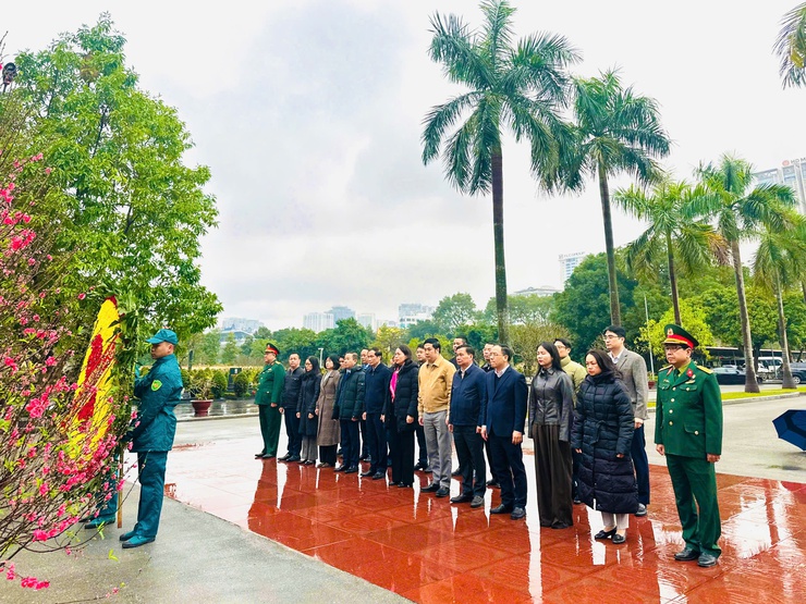 PHƯỜNG CẦU GIẤY TỔ CHỨC VIẾNG NGHĨA TRANG LIỆT SỸ NHÂN DỊP TẾT BÍNH NGỌ 2026- Ảnh 9.