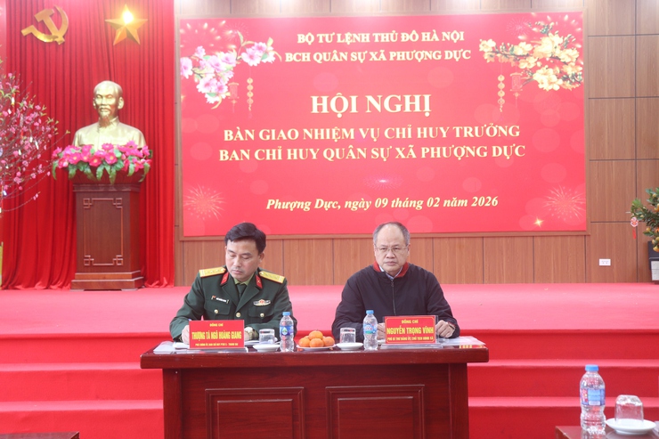 Hội nghị bàn giao chức trách, nhiệm vụ Chỉ huy trưởng Ban CHQS xã Phượng Dực- Ảnh 1.