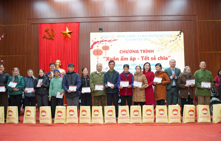 Chuyên Mỹ: ấm áp nghĩa tình chương trình "Xuân ấm áp - Tết sẻ chia" nhân dịp Tết Nguyên đán Bính Ngọ 2026- Ảnh 3.