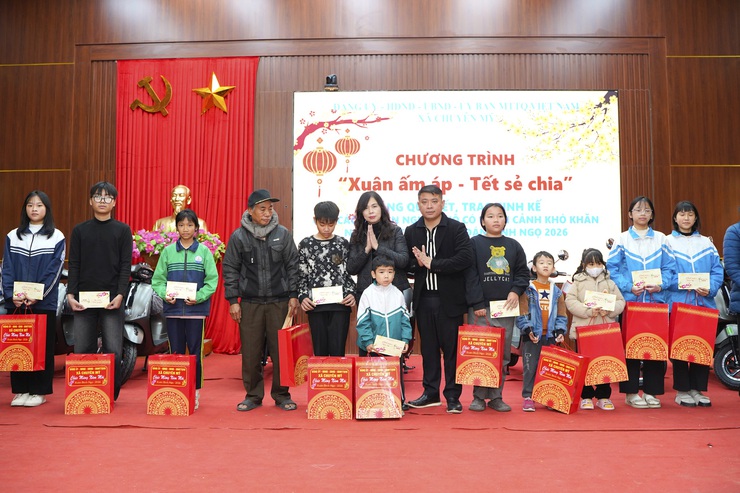 Chuyên Mỹ: ấm áp nghĩa tình chương trình "Xuân ấm áp - Tết sẻ chia" nhân dịp Tết Nguyên đán Bính Ngọ 2026- Ảnh 9.