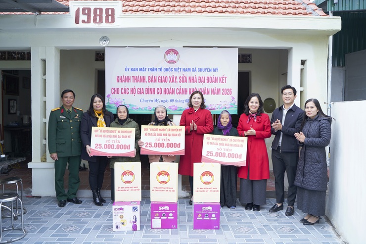 MTTQ xã Chuyên Mỹ khánh thành, bàn giao 7 nhà đại đoàn kết cho hộ có hoàn cảnh khó khăn dịp tết- Ảnh 1.