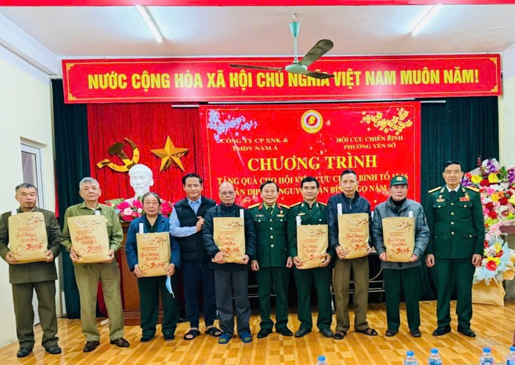 "Tết sẻ chia - Thắm tình đồng đội".- Ảnh 3.