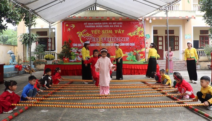 ẤM ÁP TẾT SUM VẦY – XUÂN YÊU THƯƠNG TẠI TRƯỜNG MẦM NON AN PHÚ A- Ảnh 10.