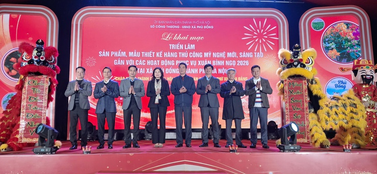 Triển lãm hoa giấy và thiết kế thủ công mỹ nghệ sáng tạo phục vụ Xuân Bính Ngọ- Ảnh 1.