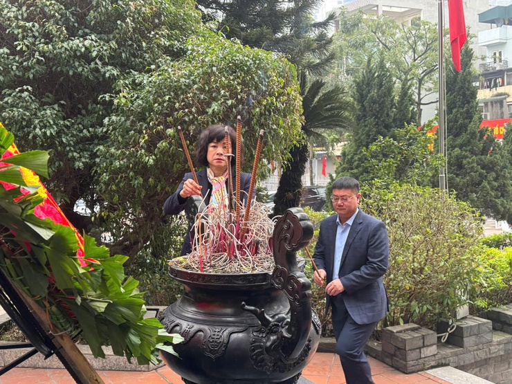 Phường Bồ Đề tổ chức đoàn dâng hương tưởng niệm các Anh hùng liệt sĩ dịp Tết Nguyên đán Bính Ngọ năm 2026- Ảnh 1.