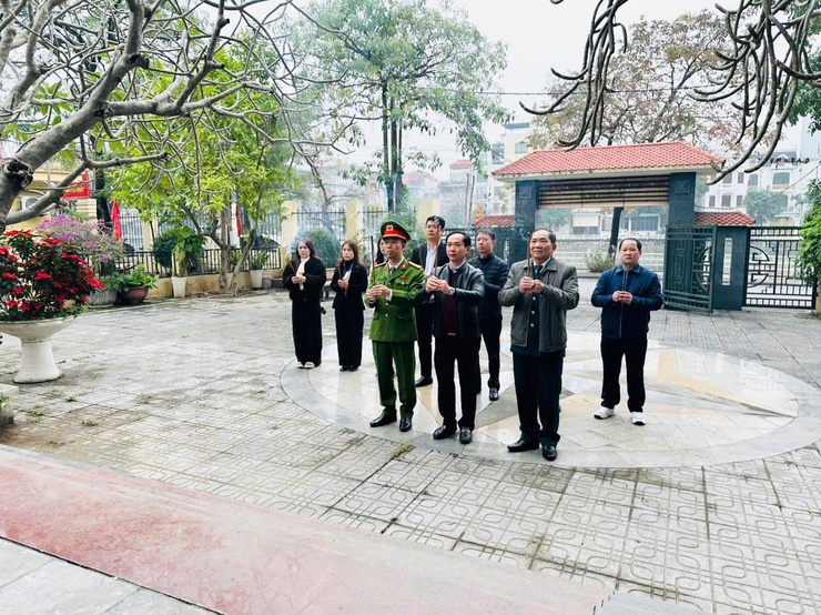 Phường Bồ Đề tổ chức đoàn dâng hương tưởng niệm các Anh hùng liệt sĩ dịp Tết Nguyên đán Bính Ngọ năm 2026- Ảnh 4.