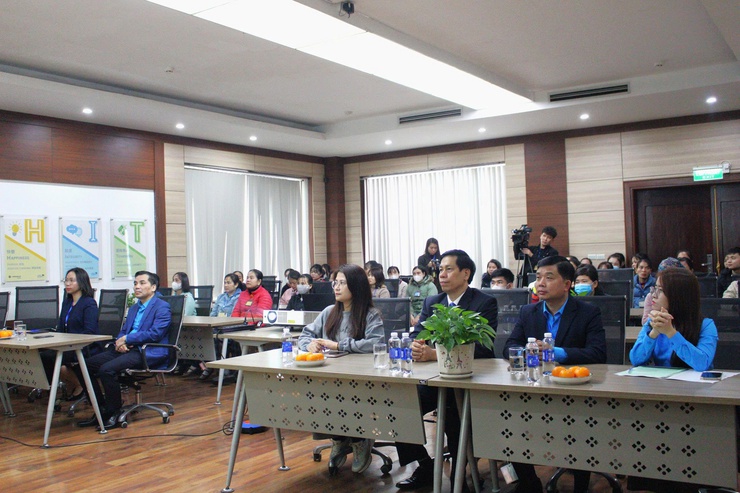 Lãnh đạo Liên đoàn Lao động thành phố Hà Nội thăm, tặng quà đoàn viên, người lao động tại Công ty TNHH K+K Fashion- Ảnh 2.