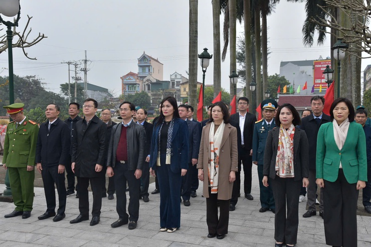 Phường Bồ Đề tổ chức đoàn dâng hương tưởng niệm các Anh hùng liệt sĩ dịp Tết Nguyên đán Bính Ngọ năm 2026- Ảnh 2.