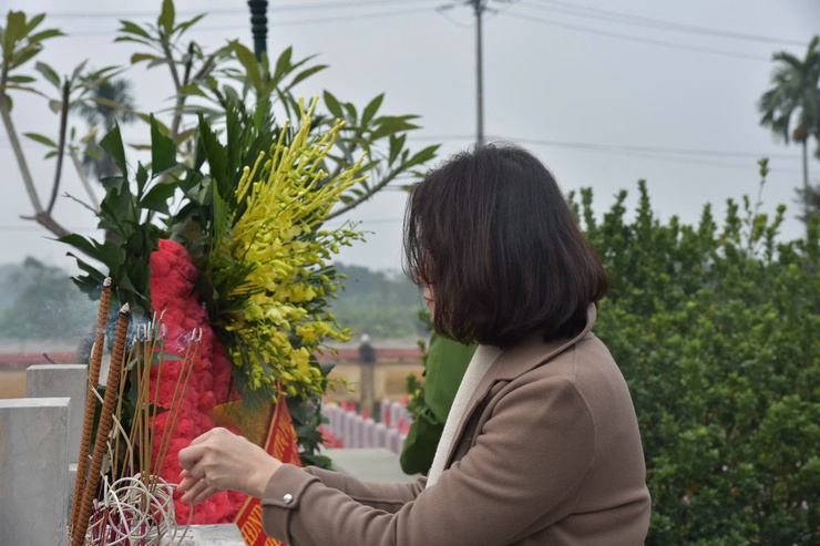 Phường Bồ Đề tổ chức đoàn dâng hương tưởng niệm các Anh hùng liệt sĩ dịp Tết Nguyên đán Bính Ngọ năm 2026- Ảnh 8.