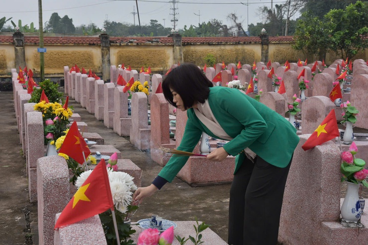 Phường Bồ Đề tổ chức đoàn dâng hương tưởng niệm các Anh hùng liệt sĩ dịp Tết Nguyên đán Bính Ngọ năm 2026- Ảnh 9.