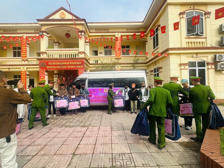 Lan tỏa hành trình "BA NHẤT" – Chuyến xe 0 đồng đưa công nhân về quê đón Tết đoàn viên- Ảnh 2.