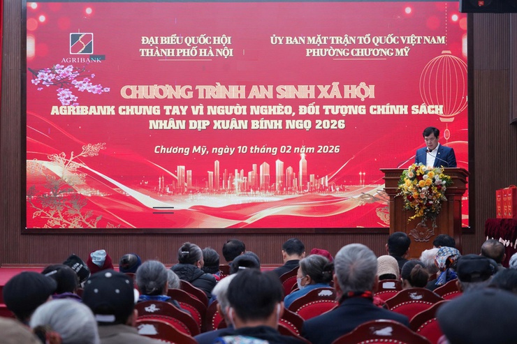 Hơn 200 suất quà được trao tặng tại Chương trình an sinh xã hội “Agribank chung tay vì người nghèo, đối tượng chính sách”- Ảnh 2.