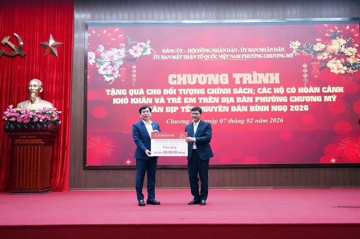 Hơn 200 suất quà được trao tặng tại Chương trình an sinh xã hội “Agribank chung tay vì người nghèo, đối tượng chính sách”- Ảnh 5.