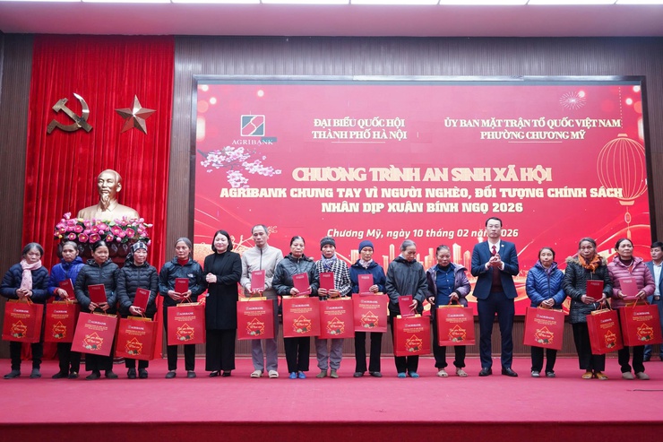 Hơn 200 suất quà được trao tặng tại Chương trình an sinh xã hội “Agribank chung tay vì người nghèo, đối tượng chính sách”- Ảnh 14.