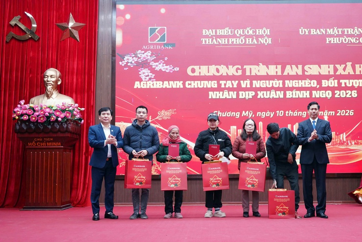 Hơn 200 suất quà được trao tặng tại Chương trình an sinh xã hội “Agribank chung tay vì người nghèo, đối tượng chính sách”- Ảnh 15.