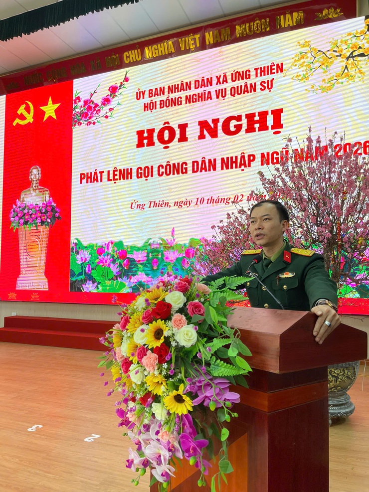 Xã Ứng Thiên trao quyết định gọi công dân nhập ngũ năm 2026- Ảnh 1.