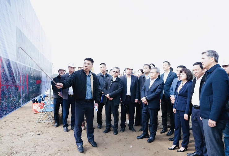 Chủ tịch UBND TP Hà Nội Vũ Đại Thắng thăm, chúc Tết các đơn vị làm nhiệm vụ xuyên Tết- Ảnh 5.