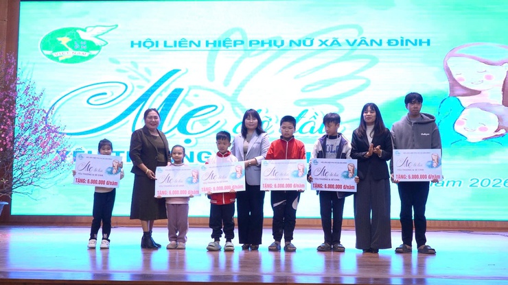 HỘI LHPN XÃ VÂN ĐÌNH TRAO QUÀ TẾT VÀ THỰC HIỆN CHƯƠNG TRÌNH “MẸ ĐỠ ĐẦU” NHÂN DỊP TẾT NGUYÊN ĐÁN BÍNH NGỌ 2026- Ảnh 2.